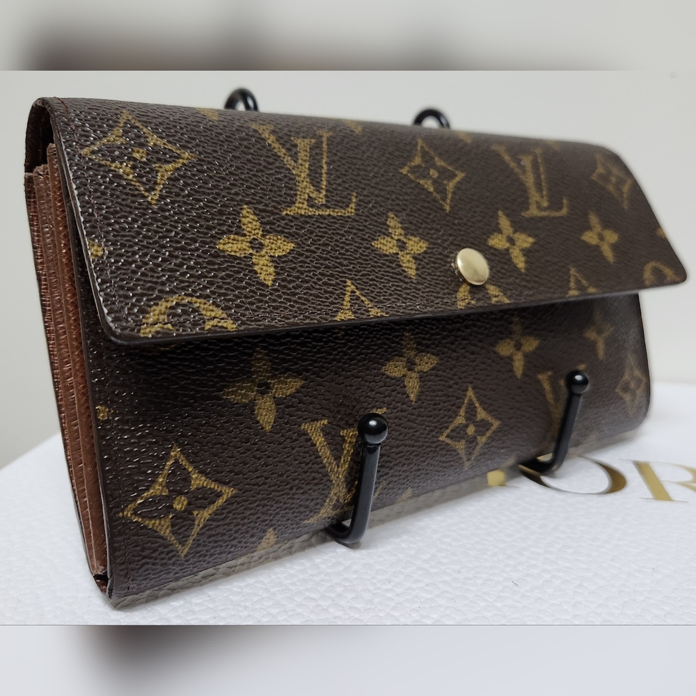 LOUIS VUITTON Portefeiulle Sarah Long Bifold Monogram Wallet